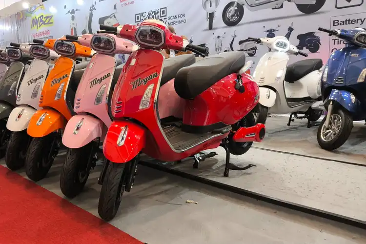 Cuma Rp 7 Jutaan Motor Listrik Baru Mirip Vespa Ada di GJAW 2024 Jarak Tempuh Segini Sekali Ngecas