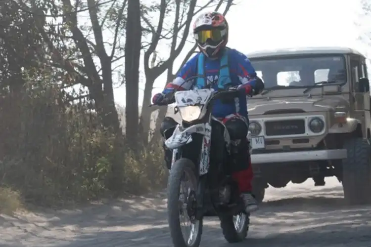 Update Harga Motor Trail Yamaha WR 155R Siap Terjang Banjir Musim Hujan