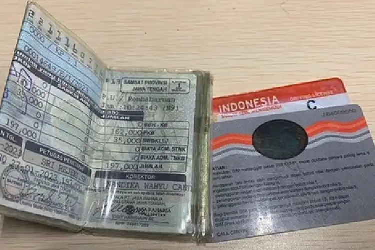 Polisi Kasih Paham Alasan SIM dan STNK Fotokopi Belum Bisa Gantikan yang Asli Pas Dibawa Naik Motor