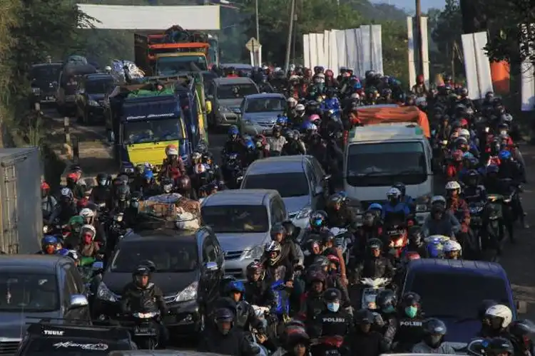 Mudik Lebaran 2025 Ketemu Macet Enggak Usah Bingung, Ini Tipsnya Bro