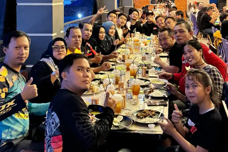 ARCI Bangka Chapter Bagi-bagi Takjil Sekaligus Buka Puasa Bersama