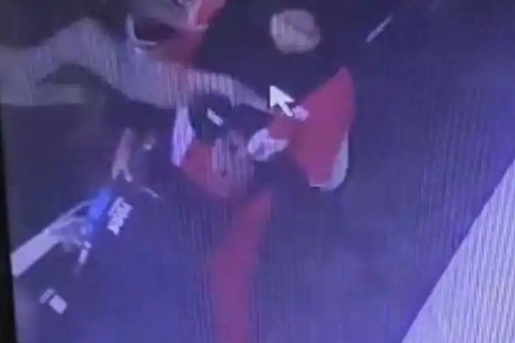 Emak-emak Ngamuk Tampar Petugas SPBU di Bekasi, Lapor Polisi Pelaku Tidak Ditahan