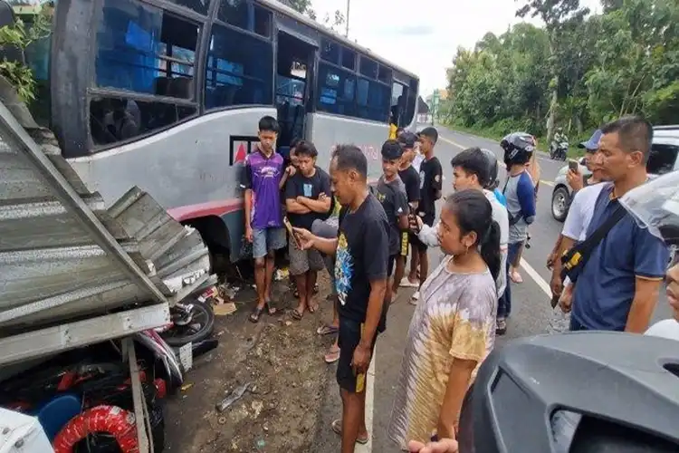 6 Motor dan Bengkel Jadi Korban Tabrakan Bus di Ponorogo, Total Kerugian Rp 20 Juta