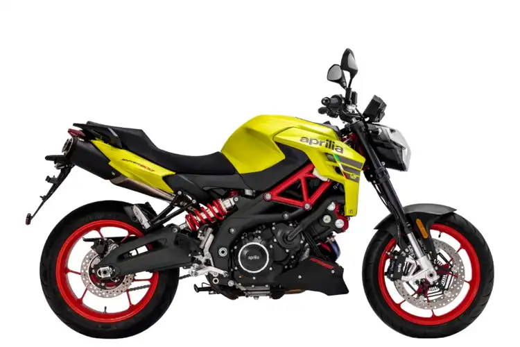 Beda Kelas, Kapasitas Tangki Aprilia Shiver 900 Cuma Selisih Dikit dari Suzuki Thunder