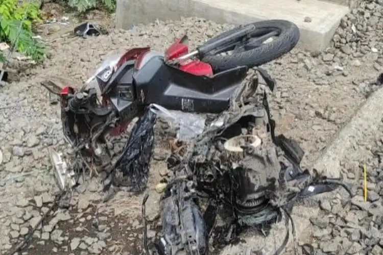 Pemotor Diseruduk KA Airlangga di Bekasi, Terseret Sejauh 100 Meter