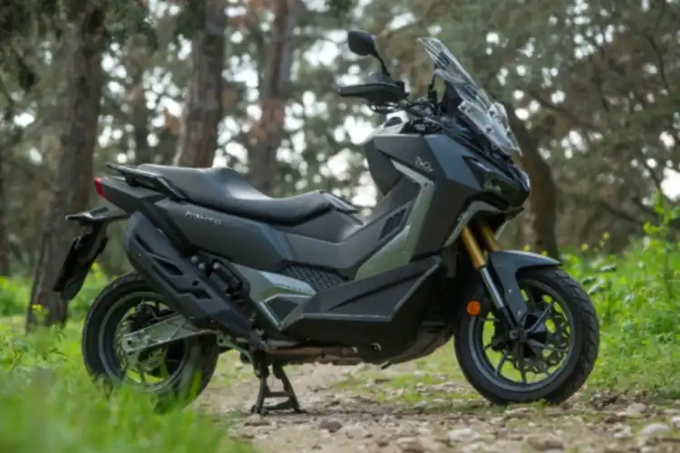Dijual Seharga Mobil, Memang Punya Kelebihan Apa Skutik Adventure Ini?