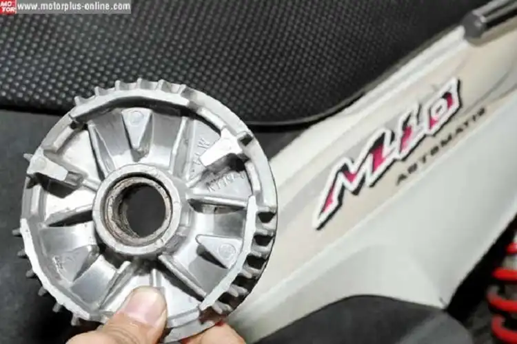 Putaran Atas Bawah Motor Matik Moncer, Rumah Roller Bikin Enteng Aja