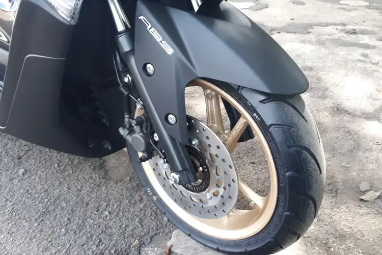 Banyak Yang Gak Tahu, Alasan Pelek Yamaha NMAX Pakai Diameter 13 Inci