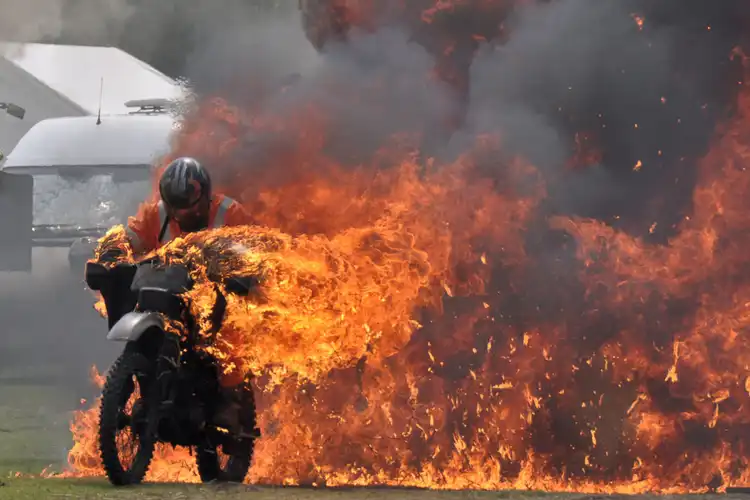 Tangki Bensin Bocor, Motor Pria Ini Terbakar Sampai Ludes, Api Berkobar-kobar