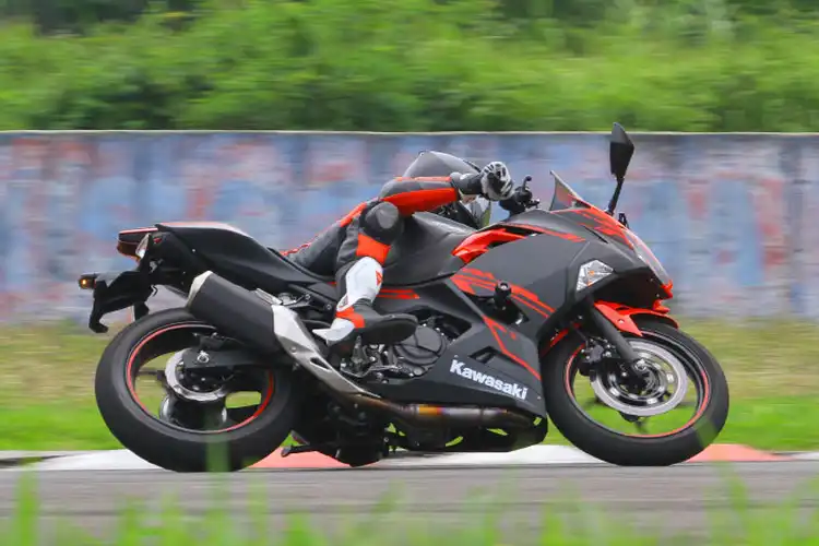 Enggak Pake Modal, Cuma Copot Komponen Ini Kawasaki Ninja 250 Langsung Jengat