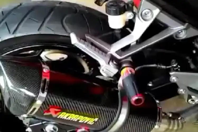 Wuih! Video Raungan Knalpot Akrapovic di Kawasaki Ninja 250 Fi Bikin Jantung Berdebar