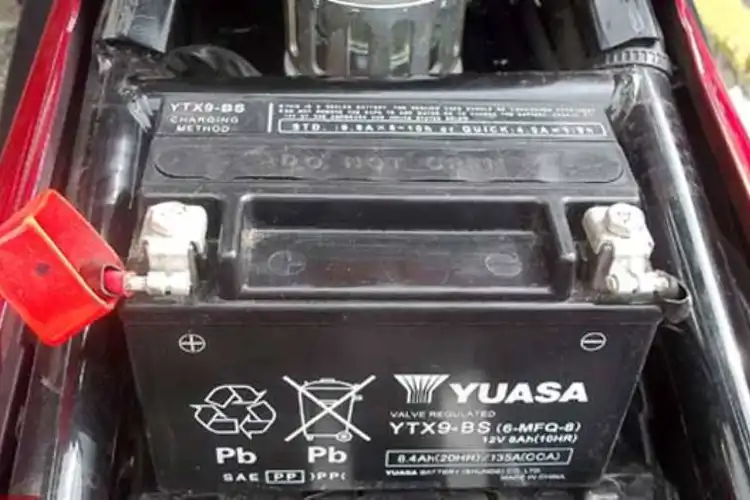 Wajib Tahu, Melepas Aki Motor Enggak Boleh Sembarangan, Begini Cara yang Benar