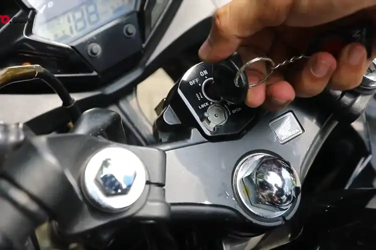 Enggak Usah Panik.. Gampang Banget Cara Atasi Kunci Kontak Macet