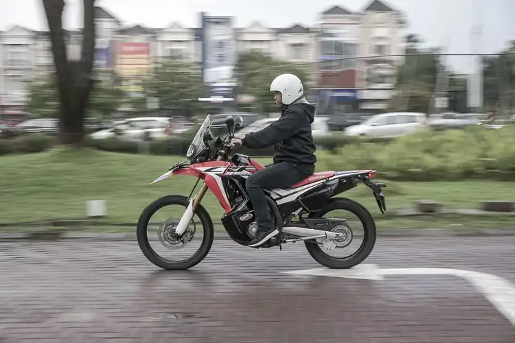 Punya Bentuk yang Enggak Jauh Beda, Ternyata di Sini Bedanya Sokbreker Upside Down Motor Trail dan Sport