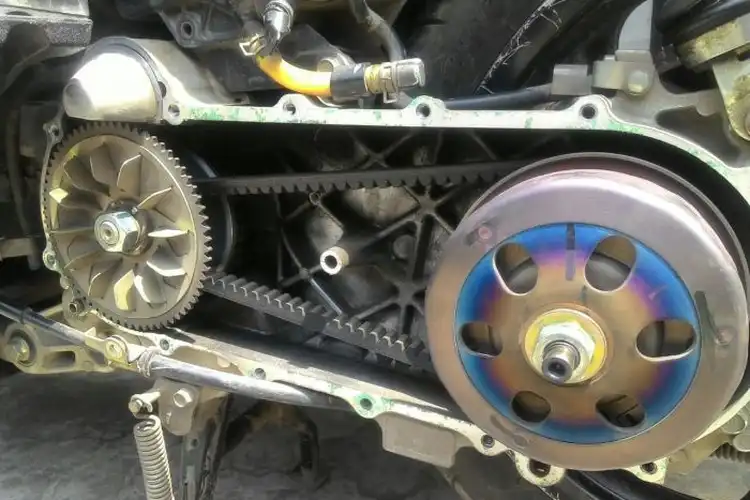 4 Komponen CVT yang Rusak Kalau Suka Gantung Gas Motor Matic