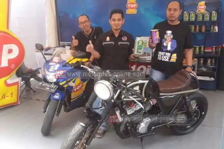 Oli Top 1 Kasih Hadiah di Jakarta Motogarage 2017