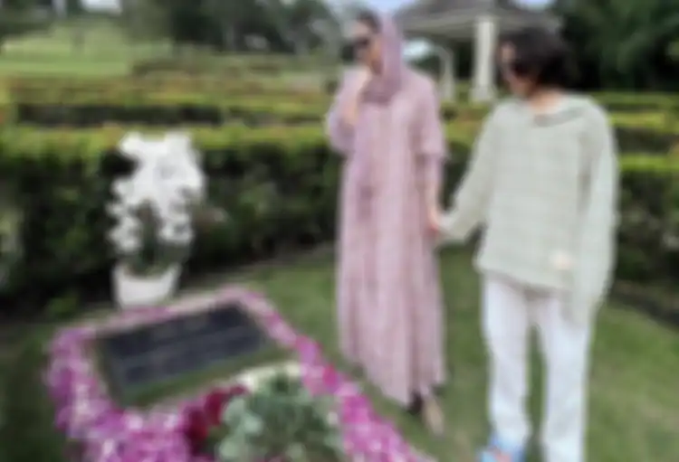 Tiga tahun meninggalnya Ashraf Sinclair, BCL ziarah makam bersama Noah.