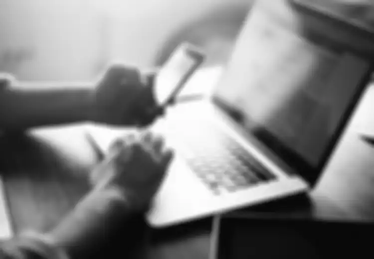 Hasilkan Banyak Uang, Inilah 5 Profesi  yang Modalnya Cukup Smartphone