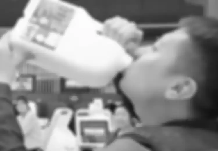 Tak Terima Aturan Pembatasan Bawa Cairan di Bandara, Pria Ini Nekat Minum 2,5 Liter Susu Sekaligus