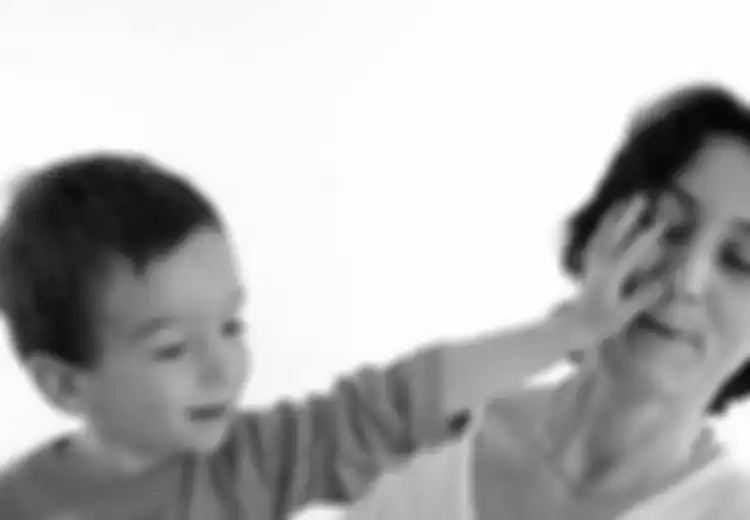 Anak Anda Sering Memukul Ibunya? Jangan Hanya Diam! Ini Akibat Jika Anak Sering Memukul Ibunya