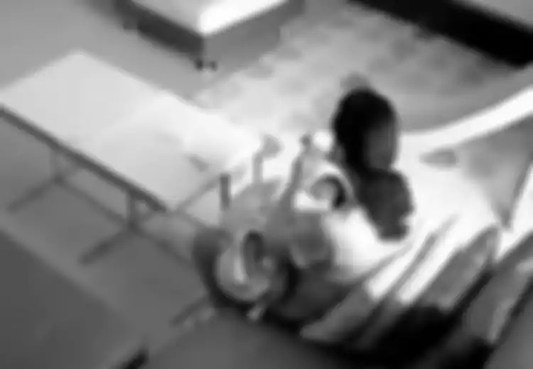 Ibu Ini Curiga Banyak Susu yang Dihabiskan Bayinya Tak Wajar, Setelah Lihat CCTV, Barulah ia Tahu 'Tindakan Menjijikkan' yang Dilakukan Pengasuhnya