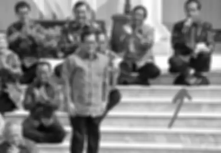 Coba Perhatikan Gaya Duduk Jokowi yang Sedang Viral Ini, Anda Bisa Lakukan Seperti Itu?