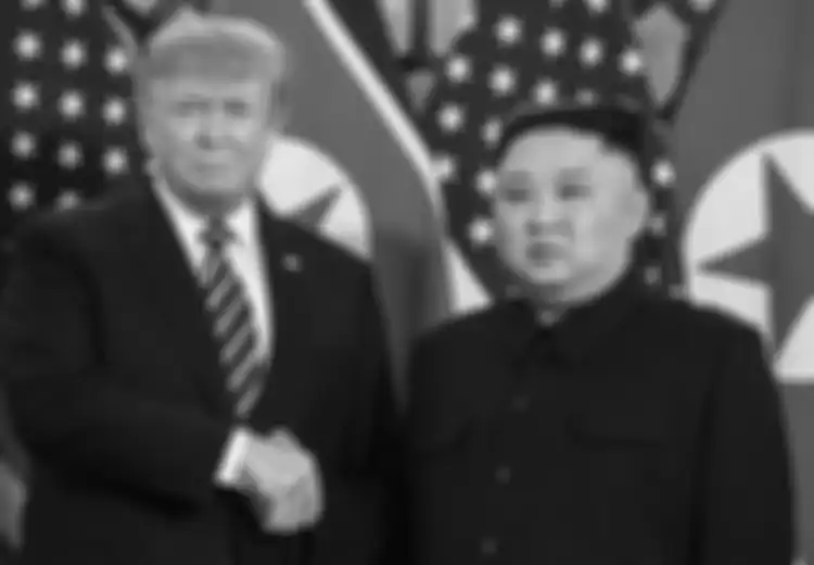 Ketika Kim Jong Un Siap Pencet Tombol Nuklir yang Ada di Bawah Mejanya, Donald Trump: Tombol Nuklir Saya Lebih Besar!