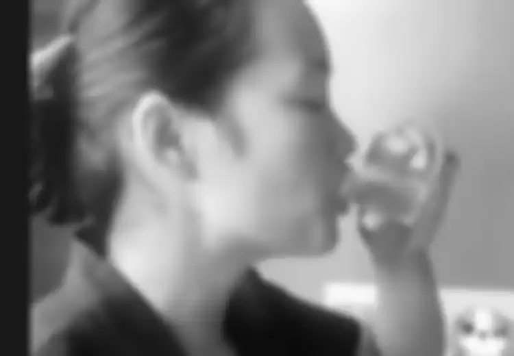 Minum Air Toilet untuk Buktikan Kerja Kerasnya pada Bos, Wanita Ini Sudah Melakukannya Selama 2 Tahun!