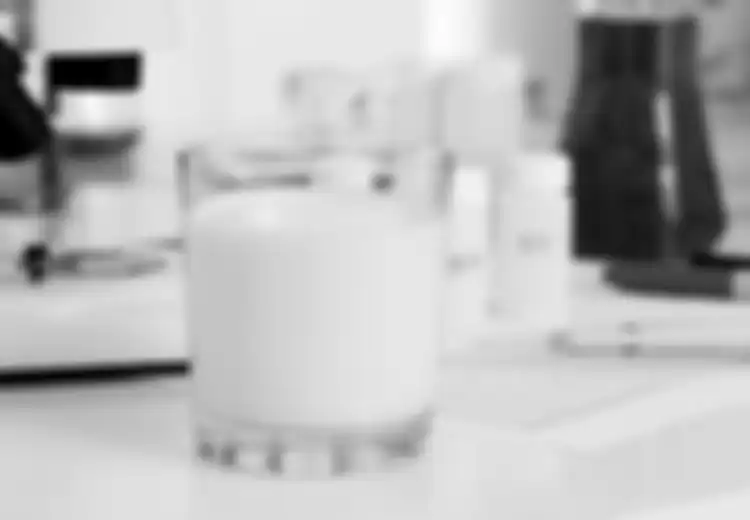 Mengapa Tidak Disarankan Minum Obat Bersamaan dengan Susu?
