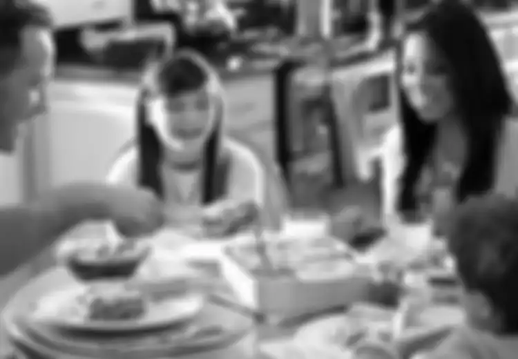 Agar Anak Tertarik Makan Bersama di Rumah Setiap Hari
