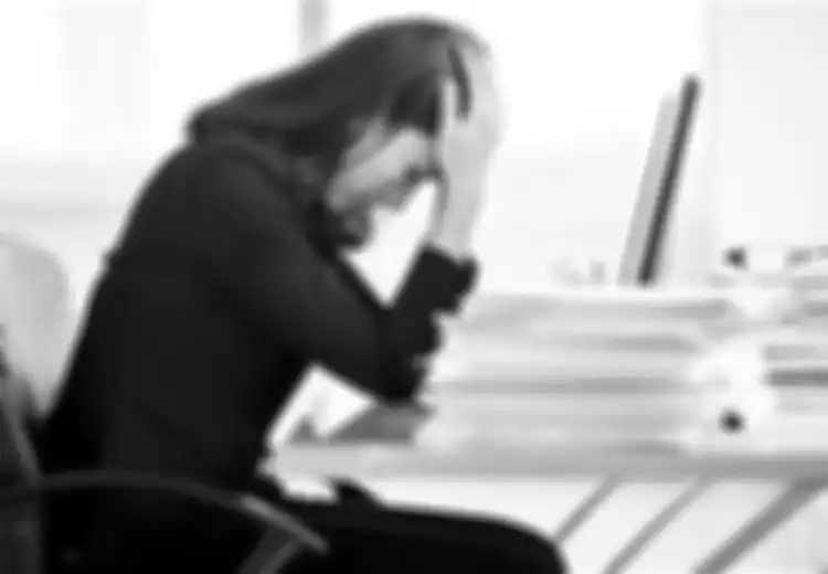 Saat di Kantor, Perempuan Lebih Sering Mengkhawatirkan Keluarga di Rumah