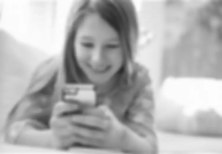 Jauhkan Smartphone, TV dan Komputer dari Kamar Anak