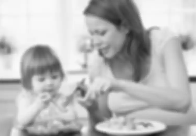 Jangan Suap Anak dengan Hadiah Agar Makan Lahap