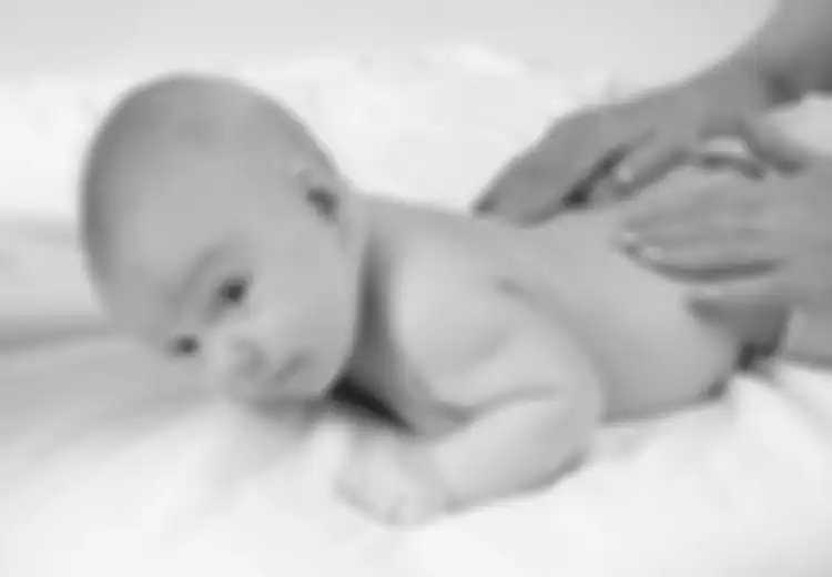 Ingin Tumbuhkan Rasa Percaya Diri pada Anak, Pijatlah Dia saat Masih Bayi!