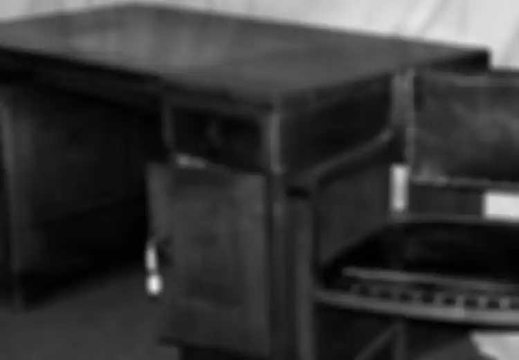 Meja Kerja yang Pernah Digunakan Adolf Hitler Telah Ditemukan