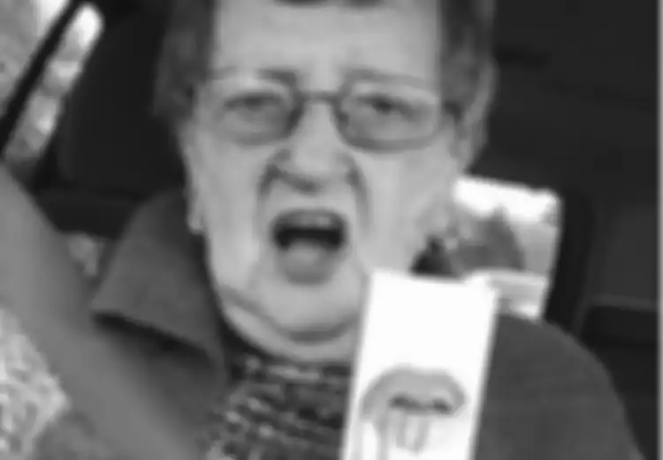 Berkenalan dengan Grandma Lill yang Diklaim sebagai Blogger Kecantikan Tertua di Dunia