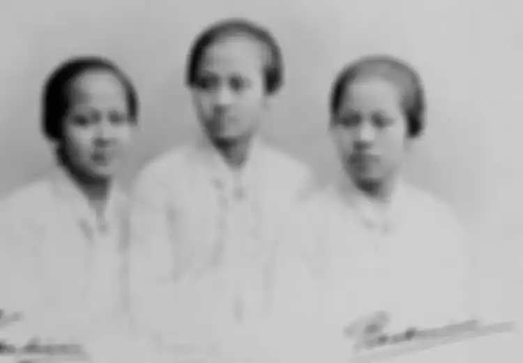 Kartini: Sebagai Ibu, Wanita adalah Pendidik Pertama Umat Manusia