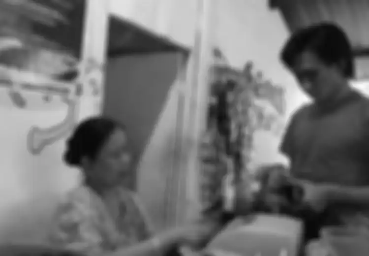 Pemilik Kantin Ini Sering Dapat Uang Hingga Jutaan Rupiah dari Alumni UNS, Alasannya Sungguh Mengharukan