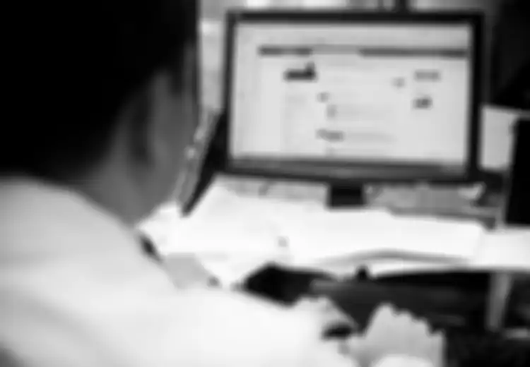 ‘Cyberloaf’, Saat Karyawan Gunakan Internet Kantor untuk Keperluan Pribadi. Boleh atau ‘Haram’?
