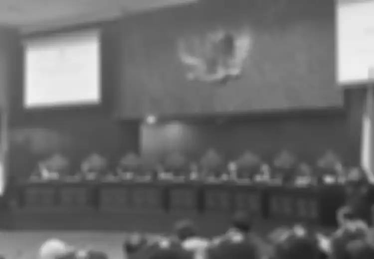 Sah! MK Hapus Larangan Karyawan Menikah dengan Rekan Sekantor