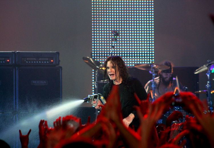 Benarkah Dengarkan Musik 'Heavy Metal' Justru Buat Kita Lebih Tenang dan Bahagia?