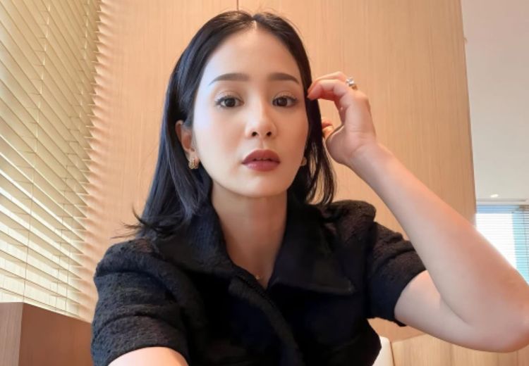 Bunga Zainal Nangis Dituding Pelit oleh Keluarga, Pilih Bungkam Demi Sang Ayah: Biar Gue jadi Anak Durhaka