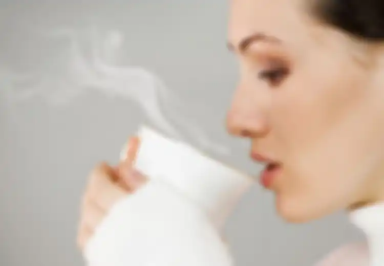 Minum Teh dan Kopi Terlalu Panas Ternyata Meningkatkan Risiko Kanker