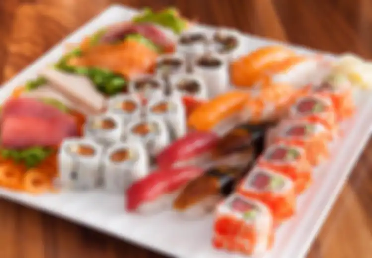 Ekstrem! Restoran Ini Sajikan Sushi di Atas Tubuh Manusia, Ternyata Sudah Tradisi, Lo!