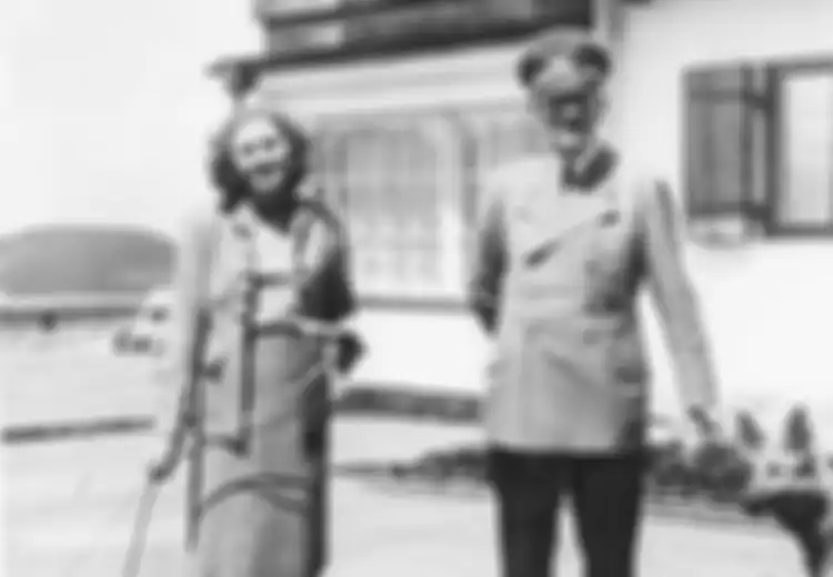 Jadi Suami-Istri Sehari, Pernahkah Adolf Hitler Berhubungan Intim dengan Eva Braun?