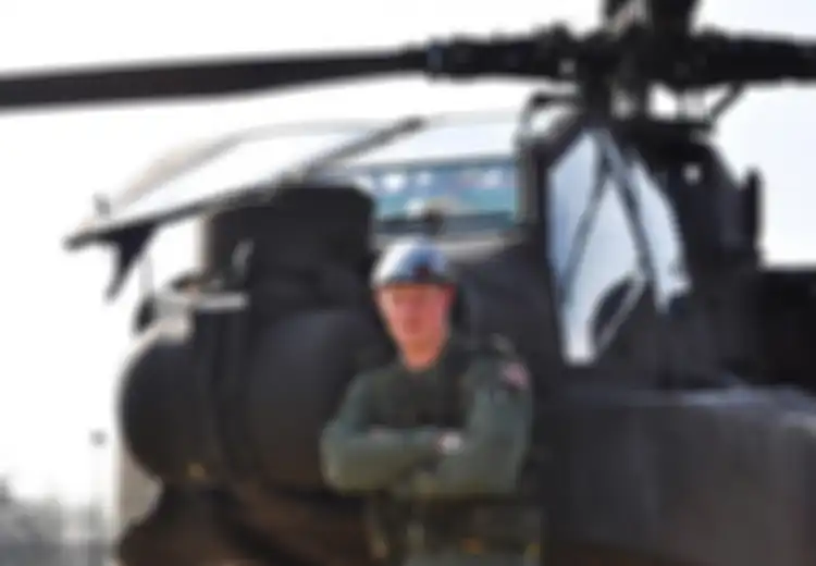 Pangeran Harry Pilot Tempur Heli Apache Yang Pernah Jadi Incaran  Teroris  di Irak dan  Afghanistan