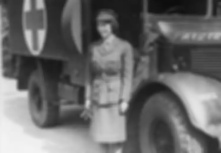 Pada PD II, Ternyata Ratu Elizabeth II Pernah Menjadi Anggota Militer dan Mekanik Truk 