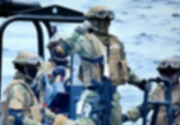 Seperti Siluman, Personel Kopaska Ini Seorang Diri dan Tanpa Senjata Menyusup ke Kapal Perang Malaysia Lalu Mengusirnya