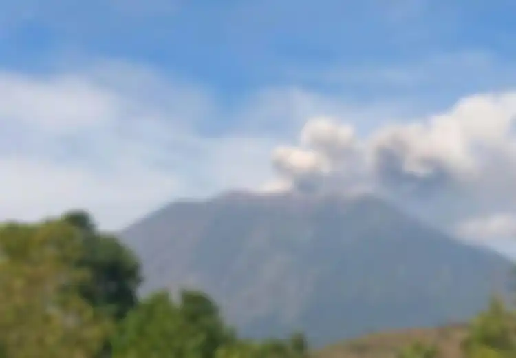 Aktivitas Gunung Agung Meningkat, Bandara Ngurah Rai Bali Ditutup Sementara