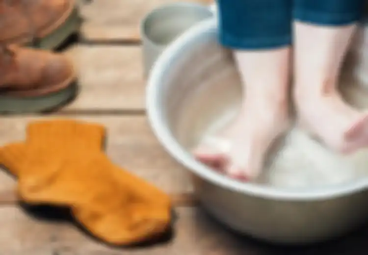 Rendam Kaki dengan Mencampur Garam dan Dua Bahan Ini, Dijamin Bau Kaki Segera Hilang!